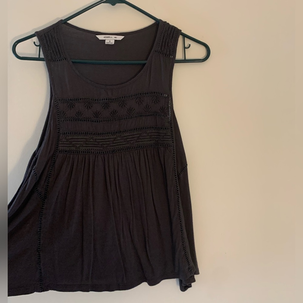Gray patterned tank